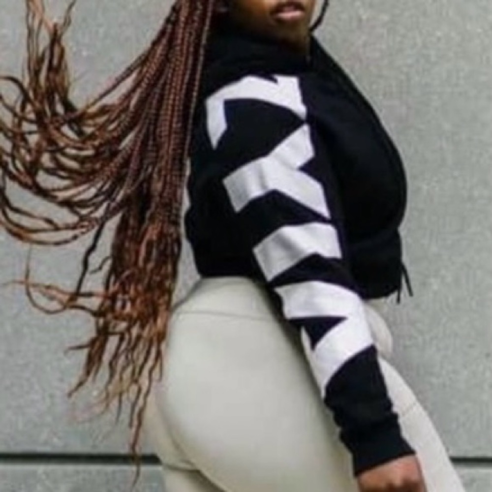 ZYIA Black Sleeve Hoodie 2XL White ‘ZYIA’ Logo on One Sleeve Activewear Crop
